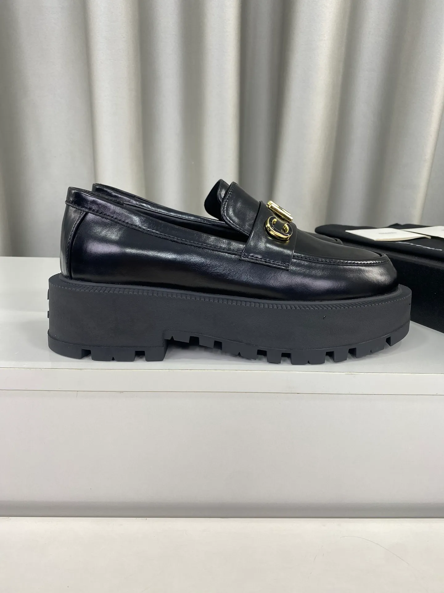 👟👟Ex-factory price 600🌈🌈Women's Chanel Chanel 2024s new thick-soled loafers for autumn and winter ☑️ Goddess series, with the elegant and ladylike temperament of Chanel, super attractive, irresistible, and heart-warming. ▪ Upper: imported cowhide ▪ Lining: frosted cowhide ▪ Outsole: original TPU outsole ▪Code number: 35-39 (40 pieces are custom-made and cannot be returned or exchanged)